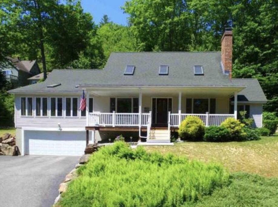 Beautiful Spacious Home W/ Game Room. Gilford Exterior photo
